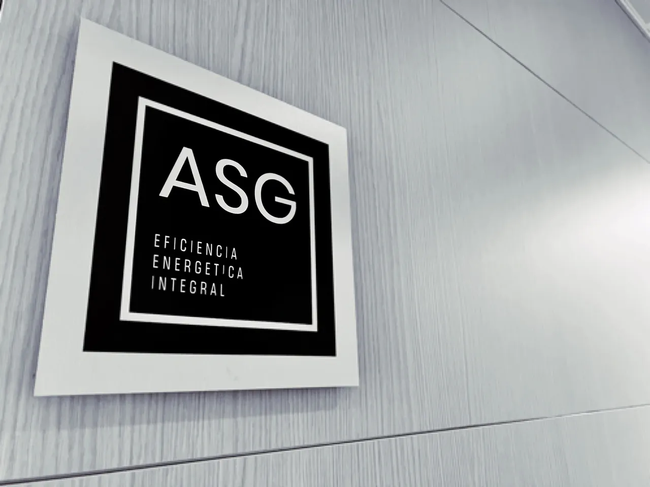 Logotipo de ASG Eficiencia Energética Integral.